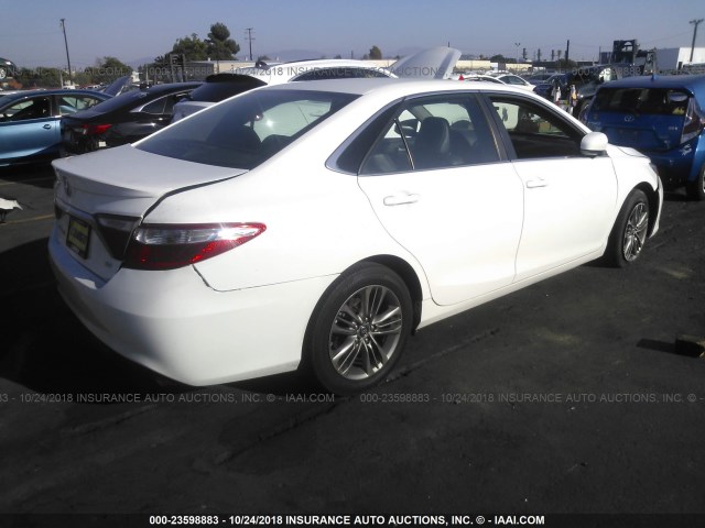 4T1BF1FK5HU657849 - 2017 TOYOTA CAMRY LE/XLE/SE/XSE WHITE photo 4