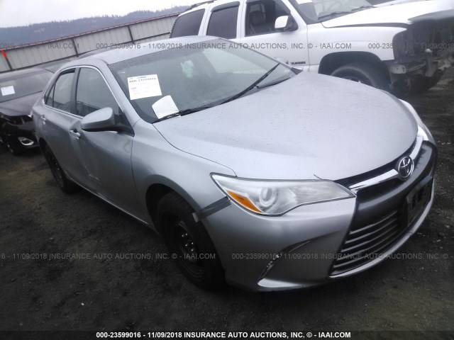 4T1BF1FK6FU039341 - 2015 TOYOTA CAMRY LE/XLE/SE/XSE SILVER photo 1