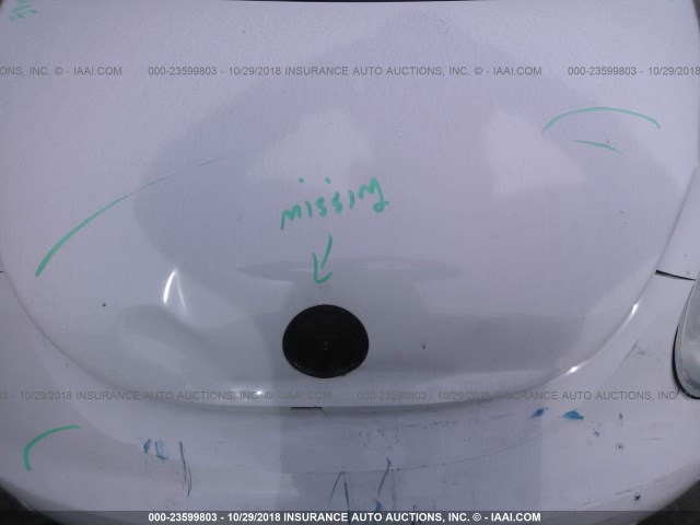 3VWPG3AGXAM011218 - 2010 VOLKSWAGEN NEW BEETLE Weiß Foto 10