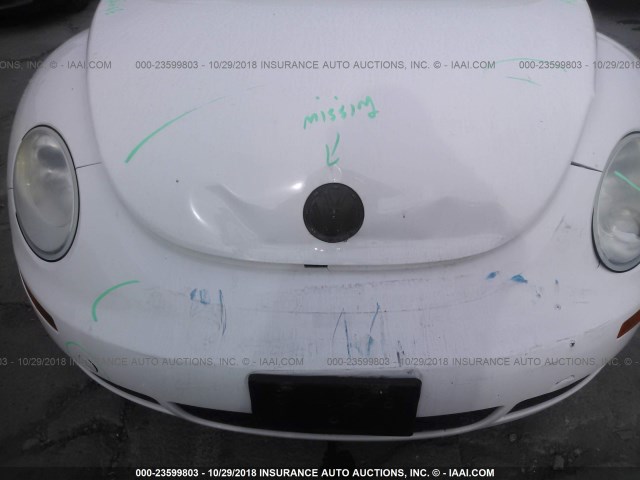 3VWPG3AGXAM011218 - 2010 VOLKSWAGEN NEW BEETLE Weiß Foto 6