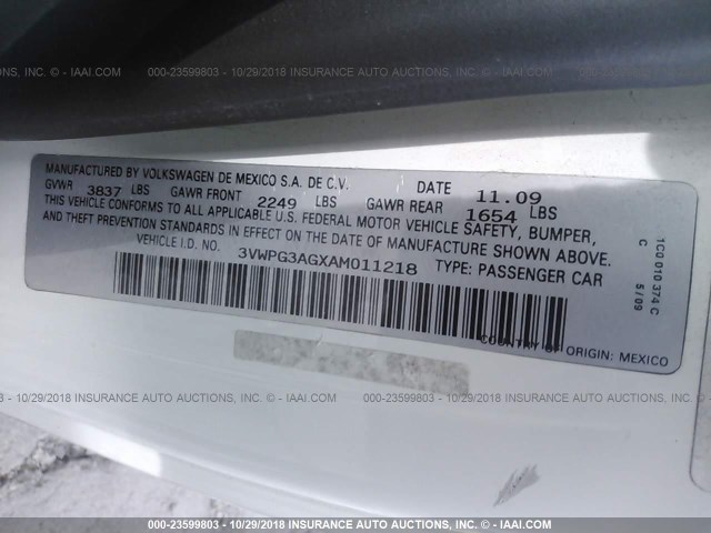 3VWPG3AGXAM011218 - 2010 VOLKSWAGEN NEW BEETLE Weiß Foto 9