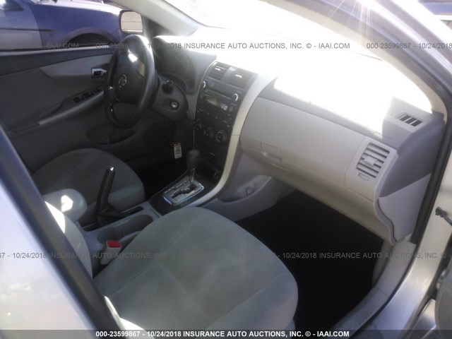 1NXBU4EE2AZ313047 - 2010 TOYOTA COROLLA S/LE/XLE SILVER photo 5