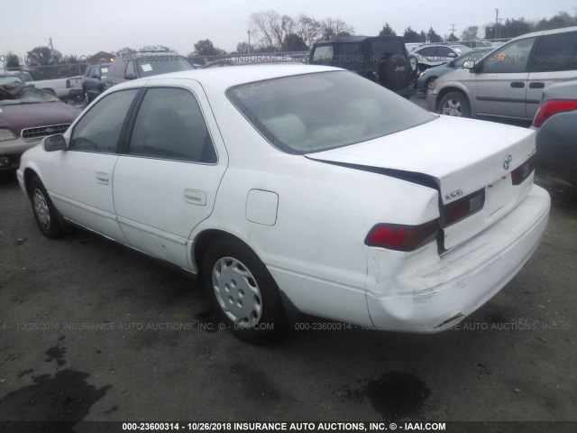 4T1BG22K6VU006363 - 1997 TOYOTA CAMRY CE/LE/XLE WHITE photo 3