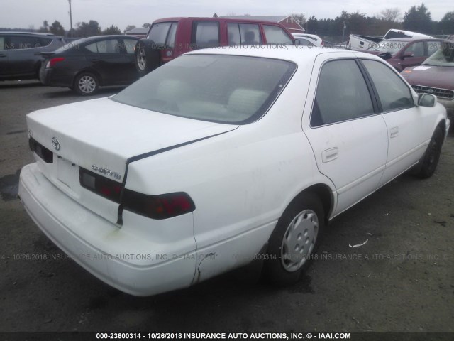 4T1BG22K6VU006363 - 1997 TOYOTA CAMRY CE/LE/XLE WHITE photo 4