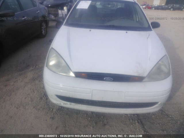 1FAFP34P3YW107623 - 2000 FORD FOCUS SE/SE COMFORT WHITE photo 6