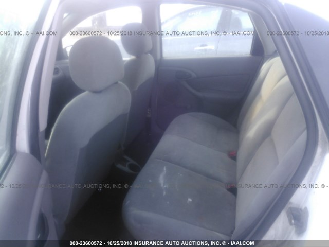 1FAFP34P3YW107623 - 2000 FORD FOCUS SE/SE COMFORT WHITE photo 8