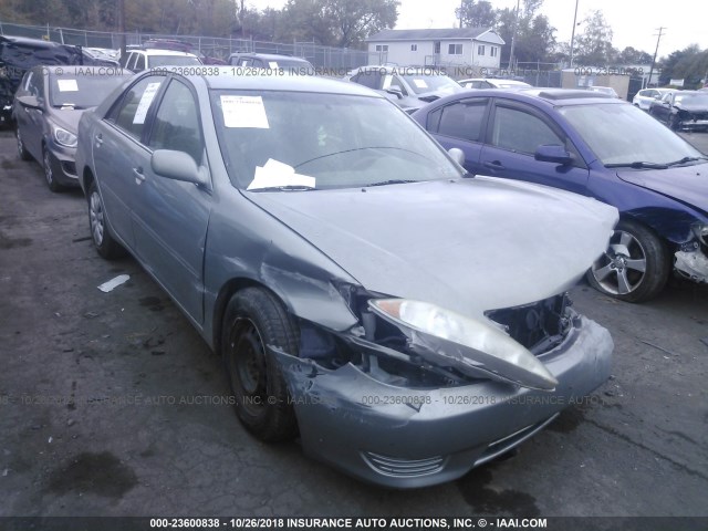 4T1BE32K35U548631 - 2005 TOYOTA CAMRY LE/XLE/SE Күміс фото 1