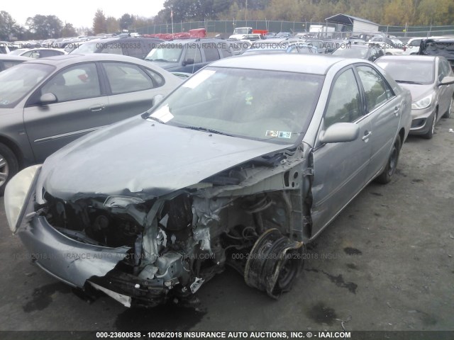 4T1BE32K35U548631 - 2005 TOYOTA CAMRY LE/XLE/SE Күміс фото 2