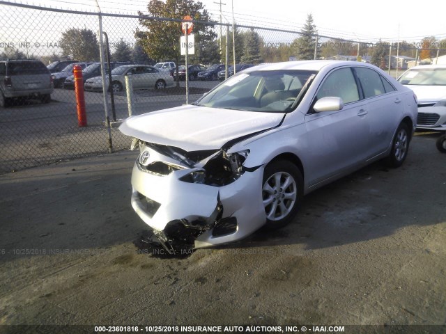 4T1BF3EK0BU753974 - 2011 TOYOTA CAMRY SE/LE/XLE 银色 照片 2