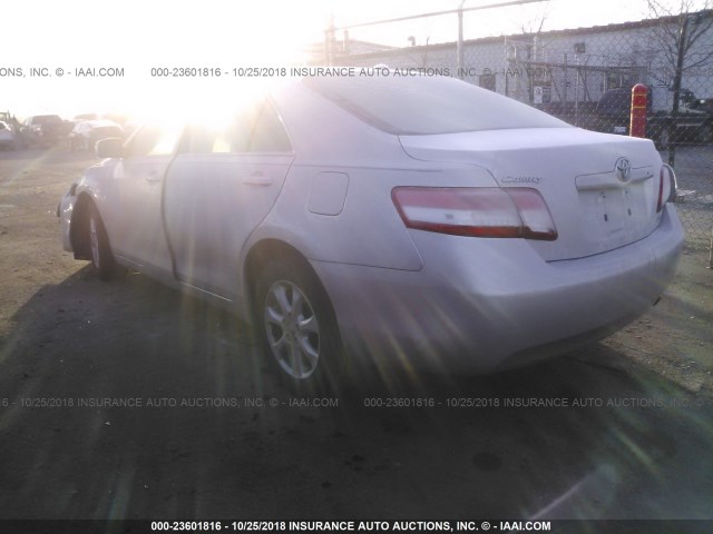 4T1BF3EK0BU753974 - 2011 TOYOTA CAMRY SE/LE/XLE 银色 照片 3