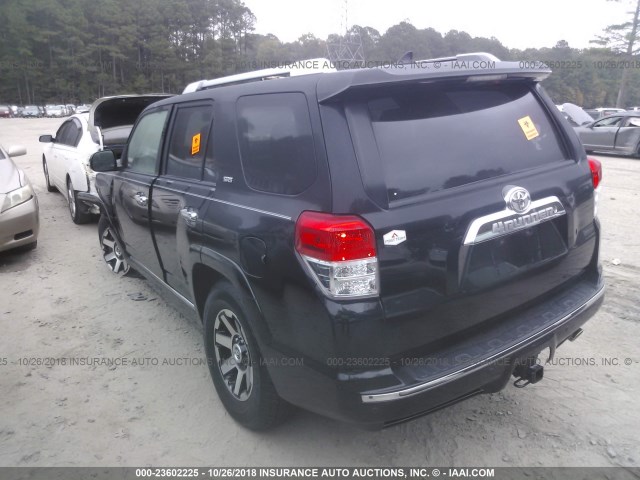 JTEBU5JR8B5062139 - 2011 TOYOTA 4RUNNER SR5/LIMITED/TRAIL BLACK photo 3