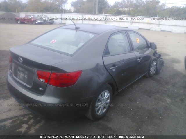 KNAFU4A20D5734651 - 2013 KIA FORTE EX GRAY photo 4