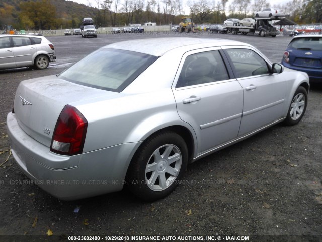 2C3JA53G55H154024 - 2005 CHRYSLER 300 TOURING SILVER photo 4