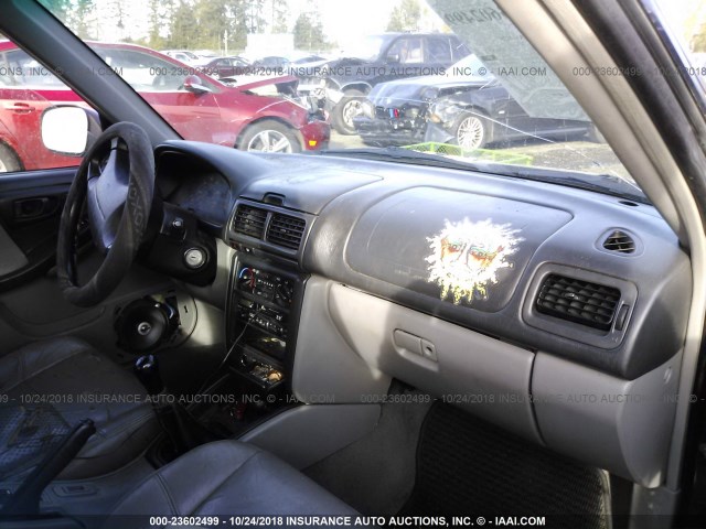 JF1SF6556WG709228 - 1998 SUBARU FORESTER S BLACK photo 5