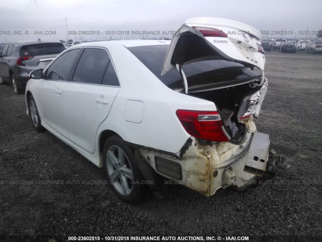 4T1BF1FK3CU127842 - 2012 TOYOTA CAMRY SE/LE/XLE WHITE photo 3