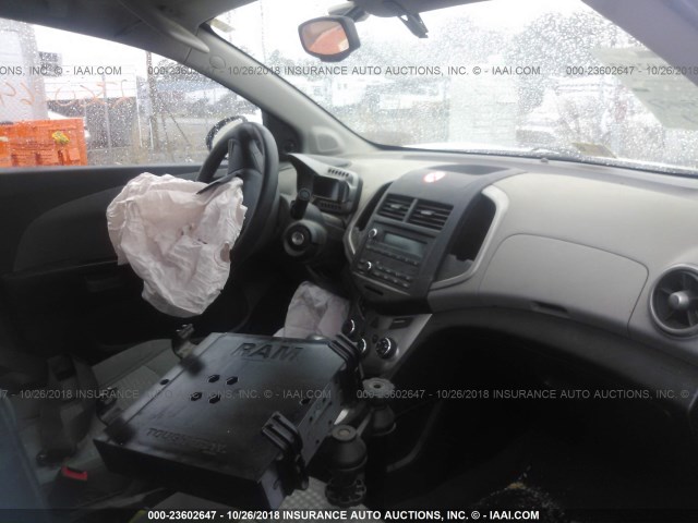 1G1JA5SH8F4117739 - 2015 CHEVROLET SONIC LS WHITE photo 5