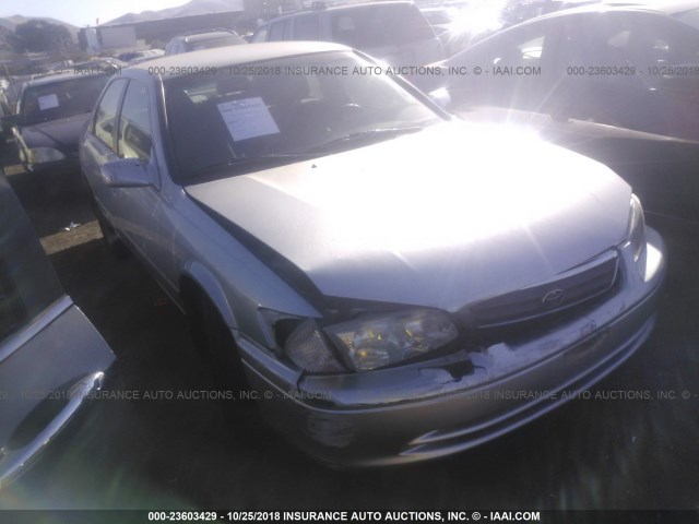 JT2BG22K810578730 - 2001 TOYOTA CAMRY CE/LE/XLE 银色 照片 1