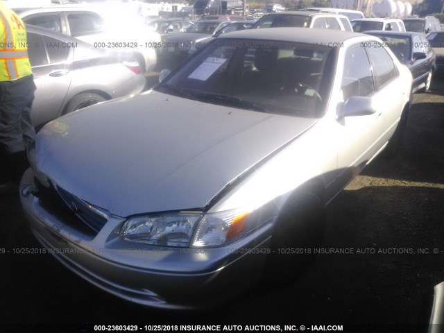 JT2BG22K810578730 - 2001 TOYOTA CAMRY CE/LE/XLE 银色 照片 2