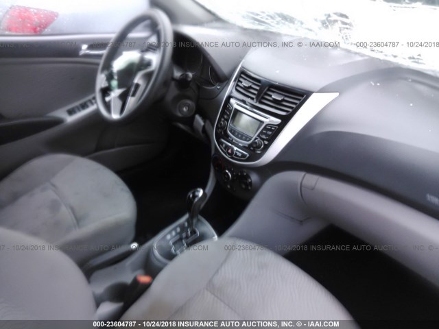 KMHCU4AE0DU490565 - 2013 HYUNDAI ACCENT GLS/SE GRAY photo 5