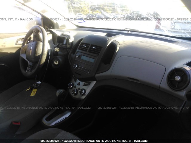 1G1JA5SH9D4253116 - 2013 CHEVROLET SONIC LS BLUE photo 5