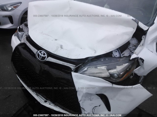 4T1BF1FK6FU004007 - 2015 TOYOTA CAMRY LE/XLE/SE/XSE WHITE photo 6