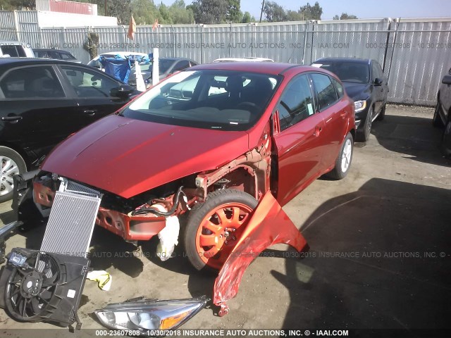 1FADP3K21JL287559 - 2018 FORD FOCUS SE ORANGE photo 2