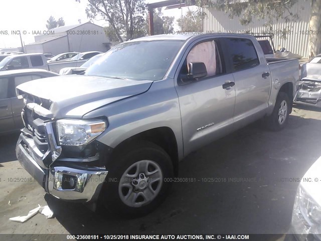 5TFEM5F17FX090898 - 2015 TOYOTA TUNDRA CREWMAX SR5 SILVER photo 2