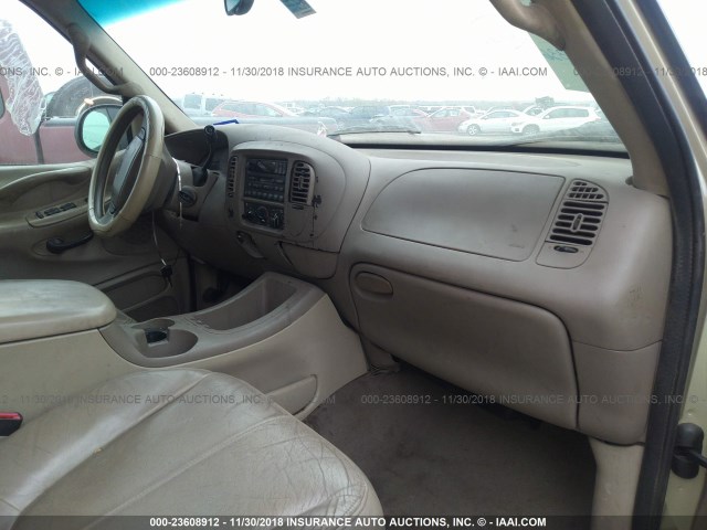 1FMRU1566YLB24763 - 2000 FORD EXPEDITION XLT GOLD photo 5