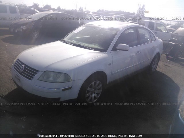 WVWPD63B61E158401 - 2001 VOLKSWAGEN PASSAT GLS WHITE photo 2