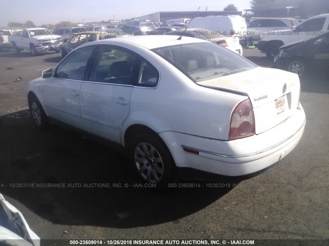 WVWPD63B61E158401 - 2001 VOLKSWAGEN PASSAT GLS WHITE photo 3