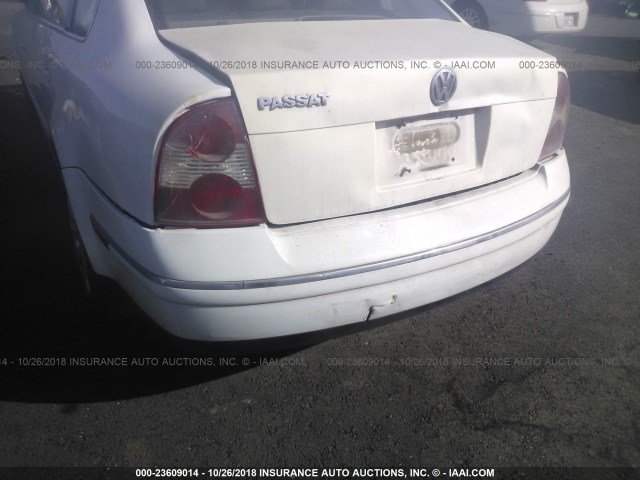 WVWPD63B61E158401 - 2001 VOLKSWAGEN PASSAT GLS WHITE photo 6