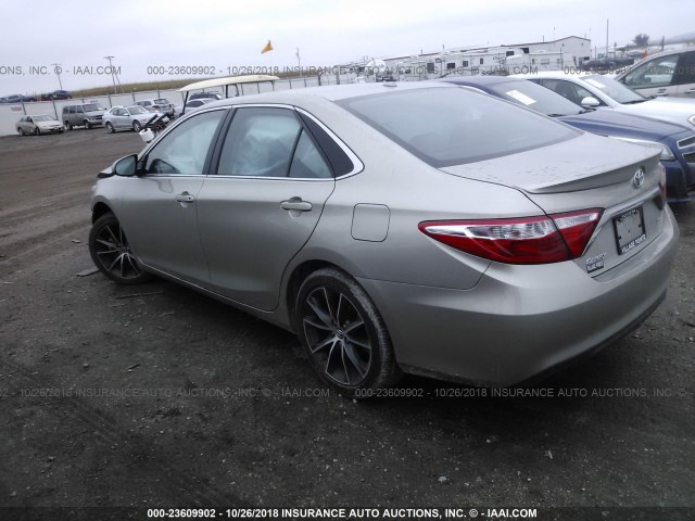 4T1BF1FKXGU521909 - 2016 TOYOTA CAMRY LE/XLE/SE/XSE TAN photo 3