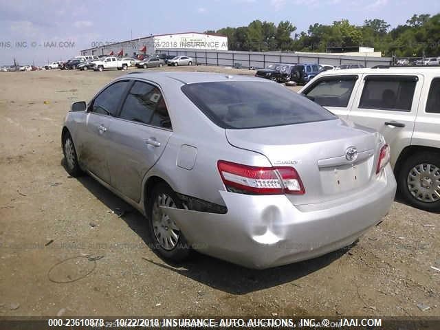 4T1BF3EKXAU029921 - 2010 TOYOTA CAMRY SE/LE/XLE SILVER photo 3