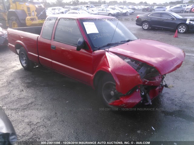 1GCCS19W228224184 - 2002 CHEVROLET S TRUCK S10 RED photo 1