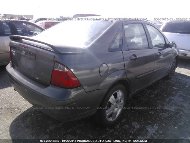 1FAHP34NX7W349122 - 2007 FORD FOCUS ZX4/S/SE/SES GRAY photo 4