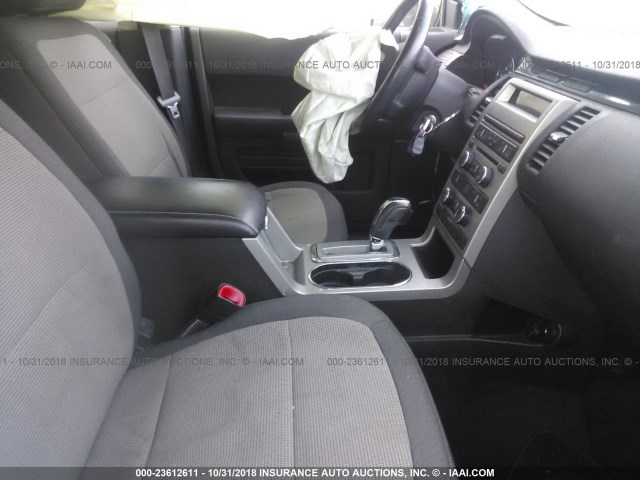 2FMGK5BC8ABA90443 - 2010 FORD FLEX SE WHITE photo 5