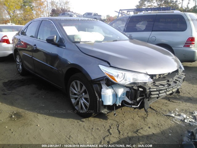 4T1BF1FK7HU756642 - 2017 TOYOTA CAMRY LE/XLE/SE/XSE GRAY photo 1