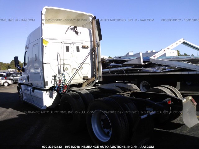 1FUJGLDR7BSAZ9669 - 2011 FREIGHTLINER CASCADIA 125  WHITE photo 3