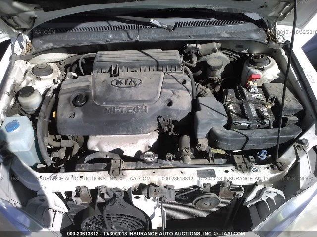 KNADC123926169615 - 2002 KIA RIO WHITE photo 10