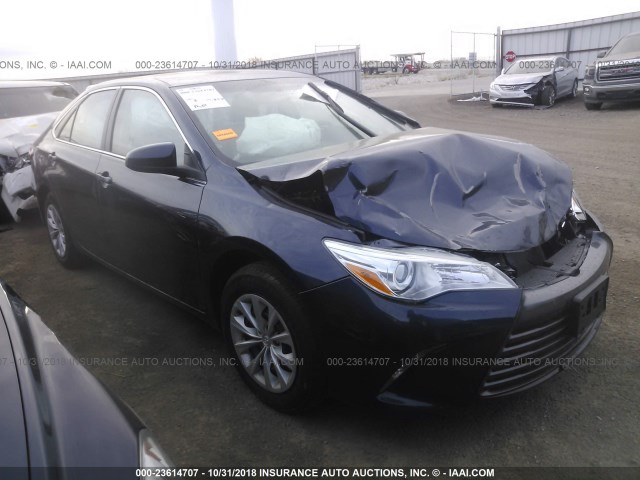 4T1BF1FK4HU675923 - 2017 TOYOTA CAMRY LE/XLE/SE/XSE BLUE photo 1