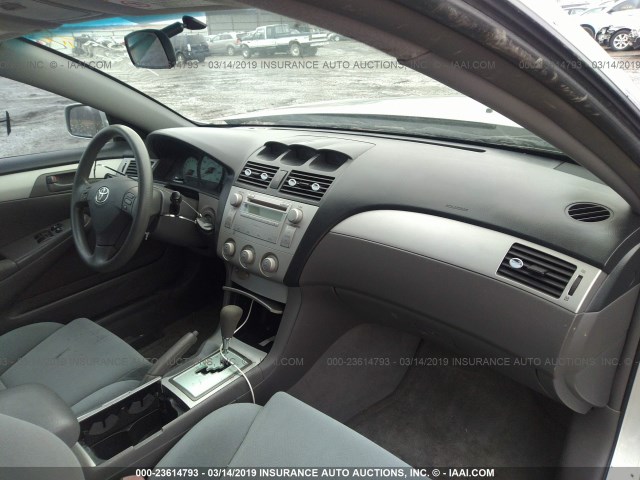 4T1CA38P45U058864 - 2005 TOYOTA CAMRY SOLARA SE/SLE ვერცხლისფერი ფოტო 5