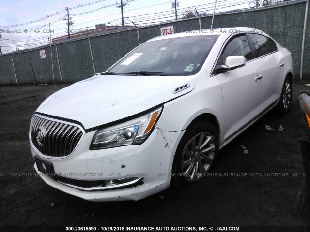 1G4GB5G37FF135192 - 2015 BUICK LACROSSE WHITE photo 2