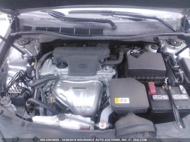 4T1BF1FK7HU374613 - 2017 TOYOTA CAMRY LE/XLE/SE/XSE SILVER photo 10