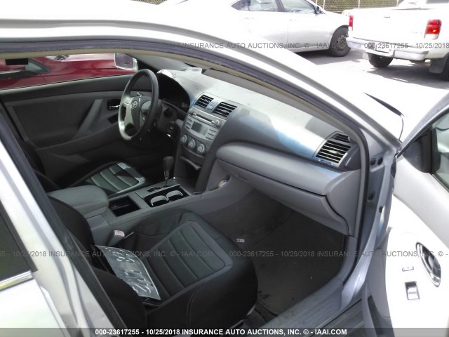 JTNBE46K373058795 - 2007 TOYOTA CAMRY NEW GENERAT CE/LE/XLE/SE SILVER photo 5