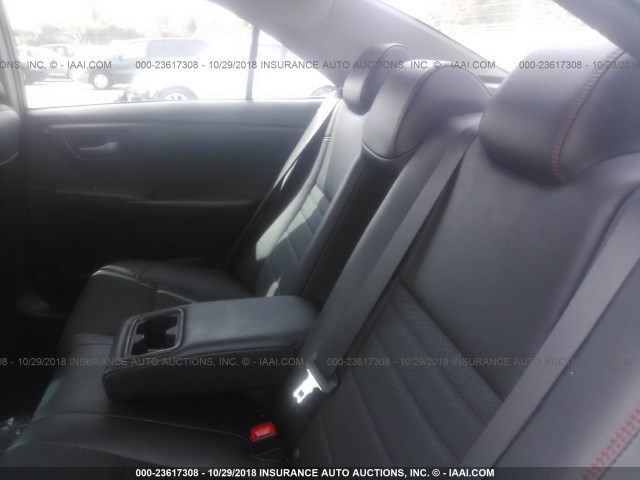 4T1BF1FK7HU766121 - 2017 TOYOTA CAMRY LE/XLE/SE/XSE SILVER photo 8