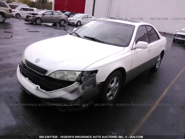 JT8BF28G7X0187377 - 1999 LEXUS ES 300 WHITE photo 2