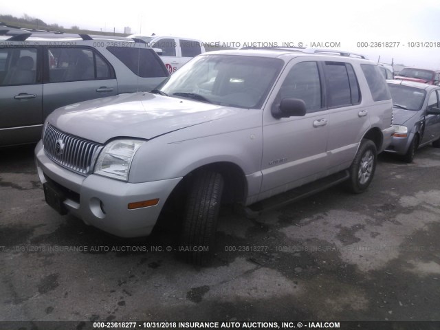 4M2ZU86W82ZJ34706 - 2002 MERCURY MOUNTAINEER  SILVER photo 2