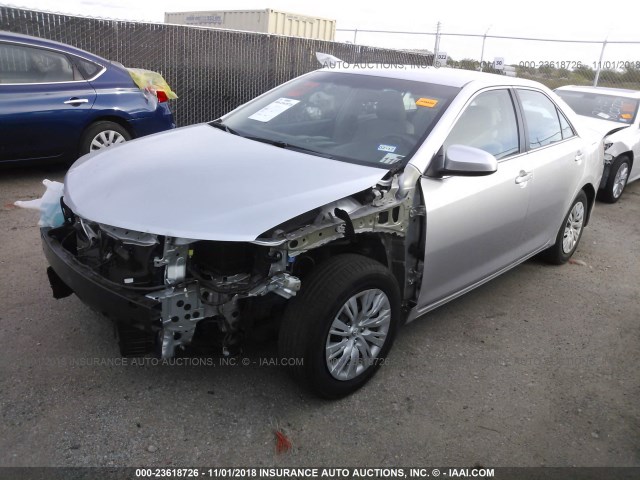 4T4BF1FK7ER348644 - 2014 TOYOTA CAMRY L/SE/LE/XLE SILVER photo 2