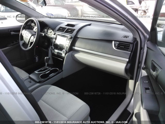 4T4BF1FK7ER348644 - 2014 TOYOTA CAMRY L/SE/LE/XLE Gümüş foto 5