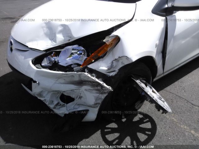 JM1DE1KYXE0177075 - 2014 MAZDA MAZDA2 SPORT White photo 6